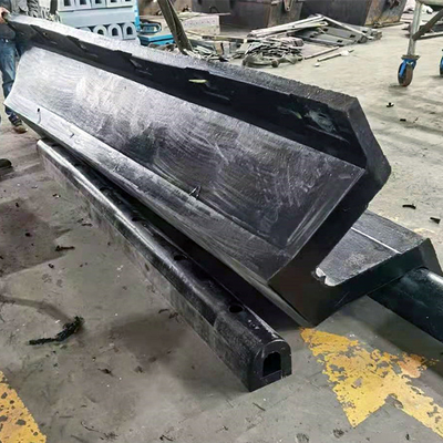 Liman İskelesi için V300 * 1000L Siyah Doğal Kauçuk V Tipi Çamurluk