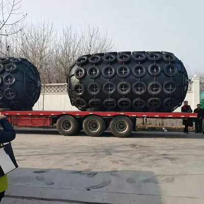 STS Operasyonları için Uçak Lastikleri ile ISO17357 Yokohama Deniz Çamurlukları