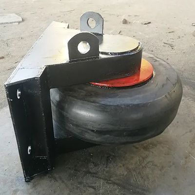 Tekne ve Geminin Korunması İçin Siyah Tekerlekli Fenderler