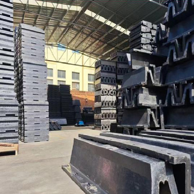 BV Sertifikalı V Tipi Fender Tekneleri Deniz Malzemeleri Kauçuk V Şekilli Fenderler