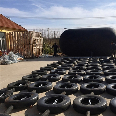 Jumbo Fender, yatırma sırasında yastık sağlar ve çarpma sırasında gürültüyü azaltır.
