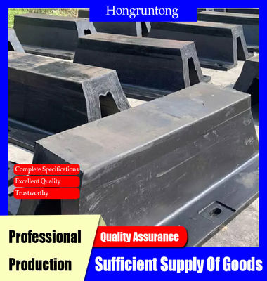 Marine Dock Rubber Fender Hava Duruma Dayanıklı Tasarım Anti Yaşlanma Malzeme Yağa dayanıklı
