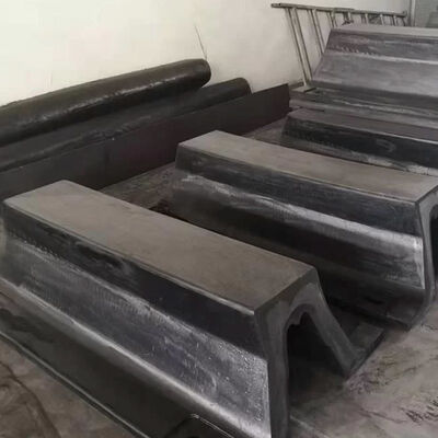 Ekstrem hava koşullarına dirençli ve yüksek sıçrama verimliliği ile deniz gemisi gövdesi koruması için kemer kauçuk koruyucu